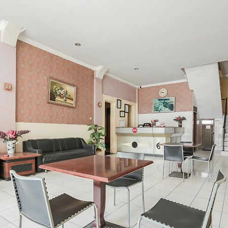 Oyo 93046 Hotel Fortuna Parepare Екстер'єр фото