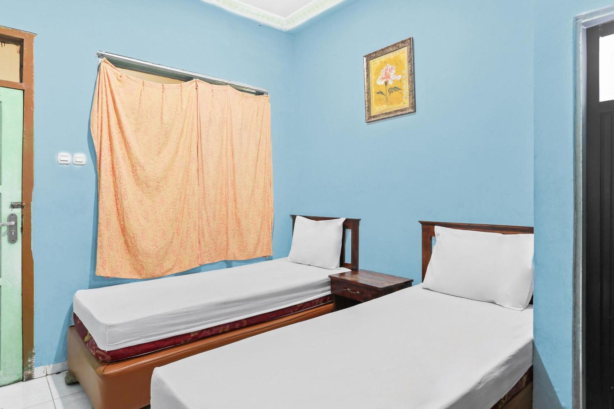 Oyo 93046 Hotel Fortuna Parepare Екстер'єр фото