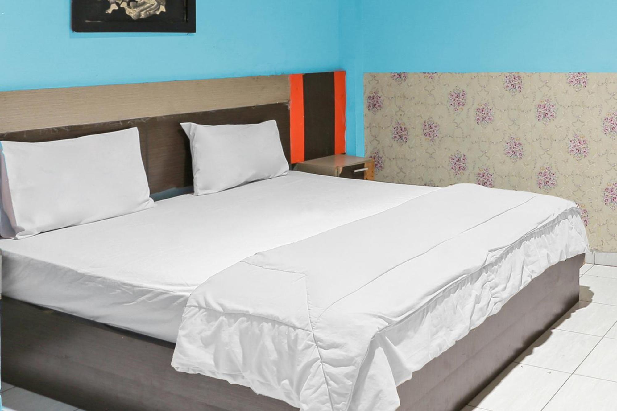 Oyo 93046 Hotel Fortuna Parepare Екстер'єр фото
