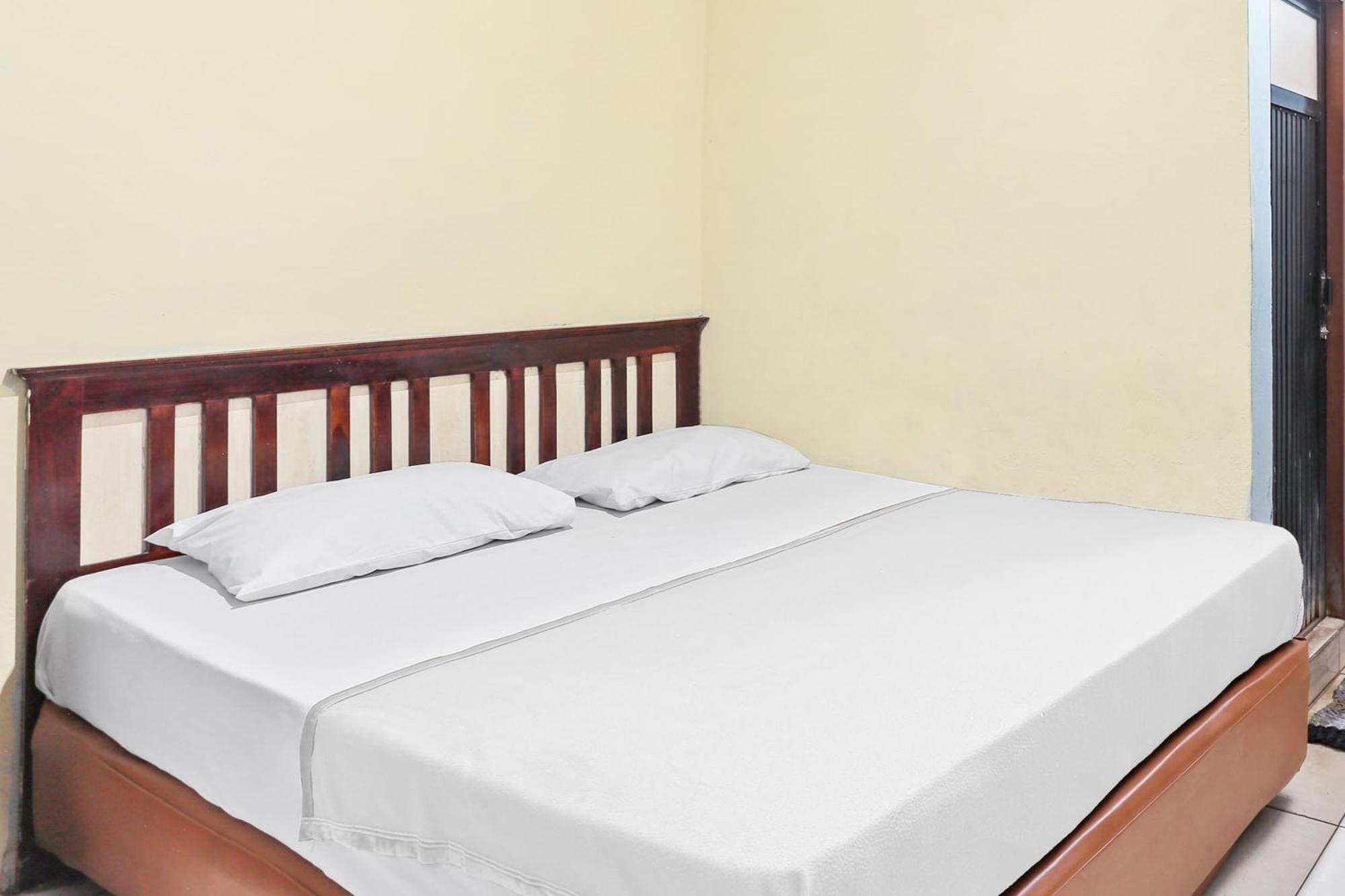 Oyo 93046 Hotel Fortuna Parepare Екстер'єр фото