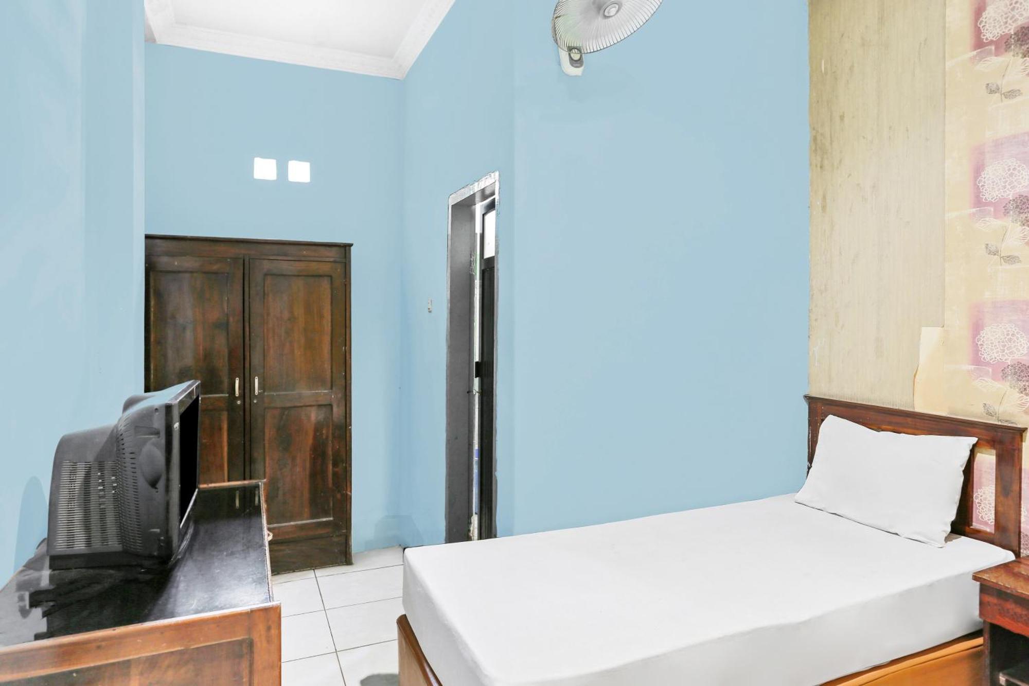 Oyo 93046 Hotel Fortuna Parepare Екстер'єр фото