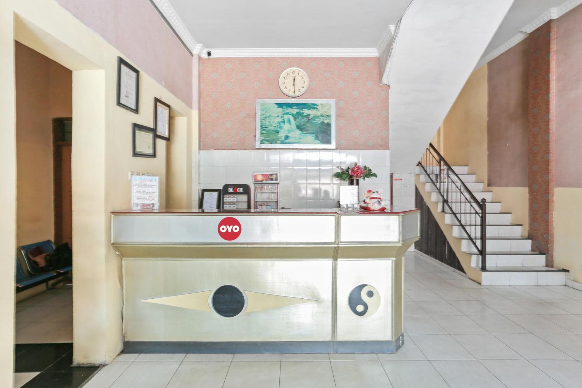 Oyo 93046 Hotel Fortuna Parepare Екстер'єр фото