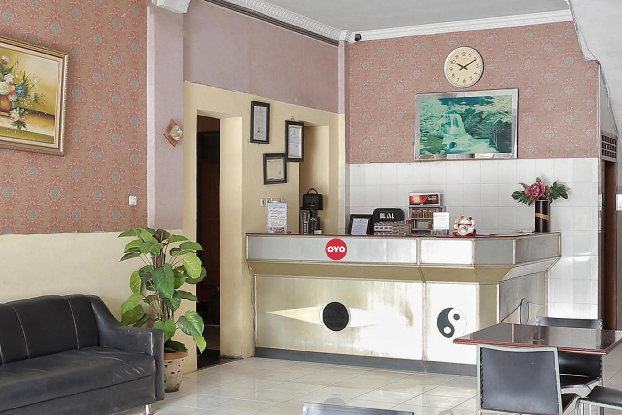 Oyo 93046 Hotel Fortuna Parepare Екстер'єр фото